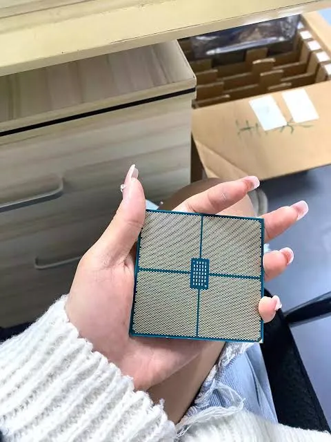 Foto AMD EPYC 9684X