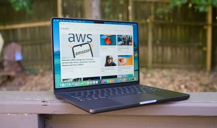 Foto Apple MacBook Pro 14-inch (M5)